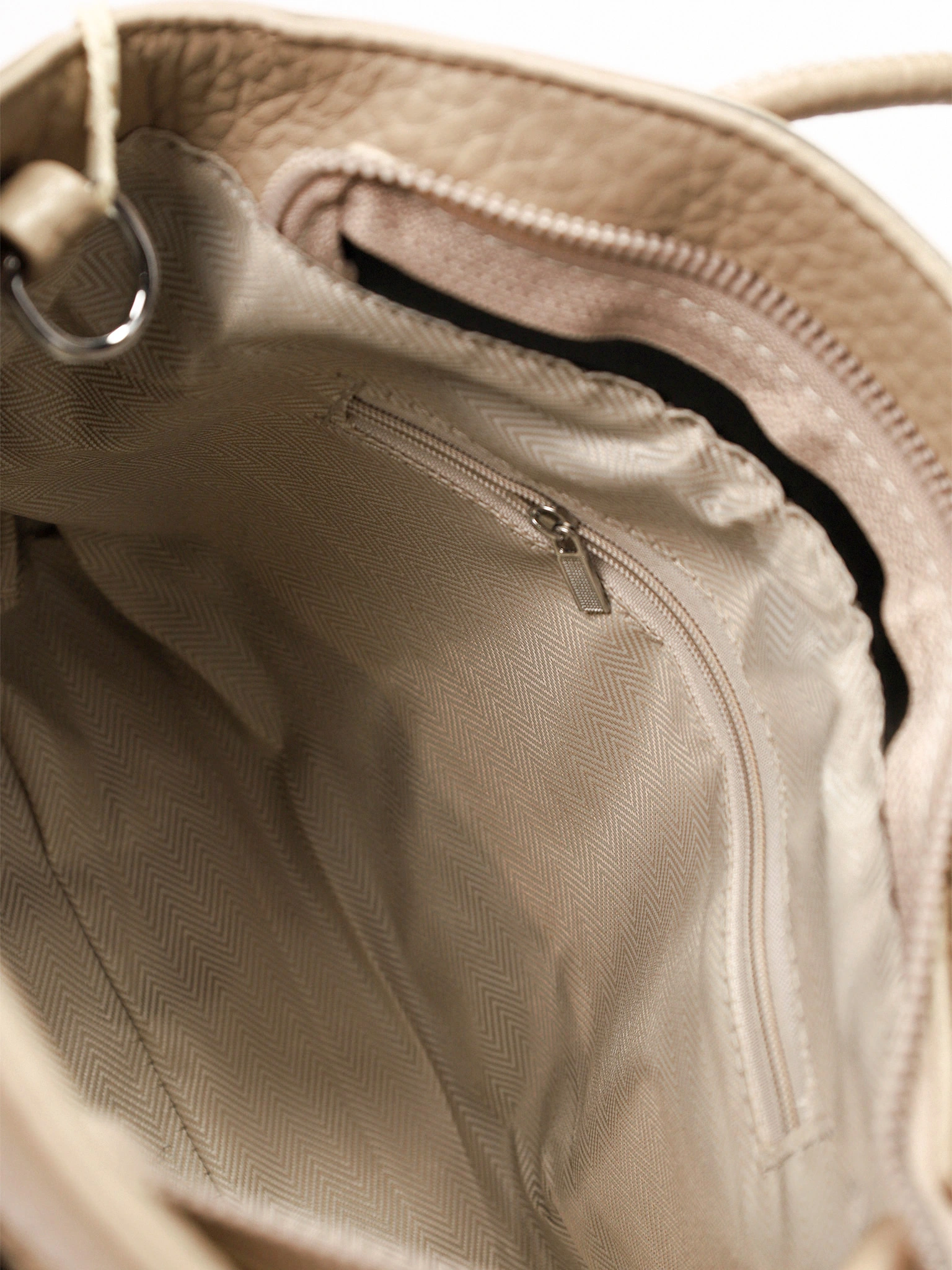 Сумка-тоут с округлыми ручками и декоративным платком в ассортименте